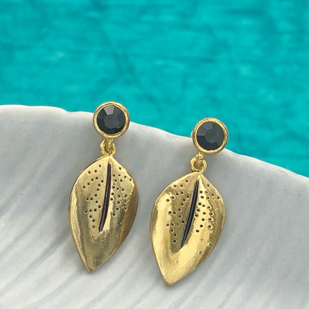 🍀 Gold Leaf Post Drop Earrings